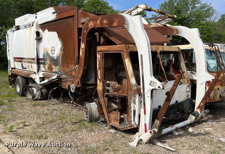 image for item II9042 Crane Carrier Low Entry  refuse truck