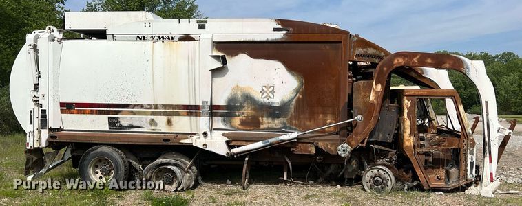 image for item II9042 Crane Carrier Low Entry  refuse truck