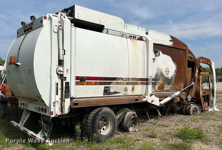 image for item II9042 Crane Carrier Low Entry  refuse truck