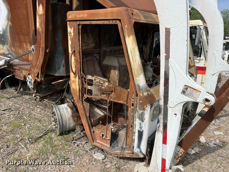 image for item II9042 Crane Carrier Low Entry  refuse truck