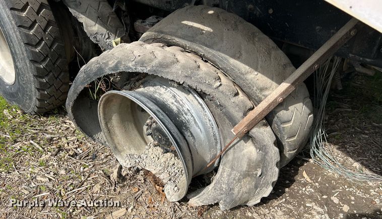image for item II9042 Crane Carrier Low Entry  refuse truck