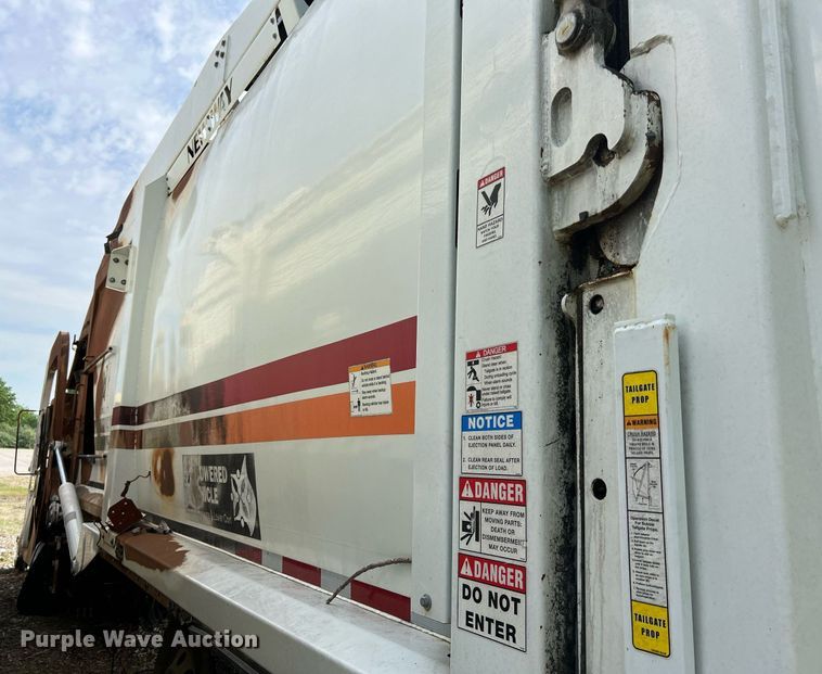 image for item II9042 Crane Carrier Low Entry  refuse truck