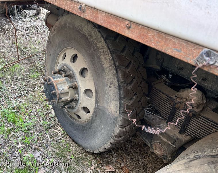 image for item II9042 Crane Carrier Low Entry  refuse truck