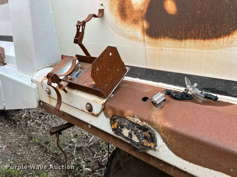 image for item II9042 Crane Carrier Low Entry  refuse truck