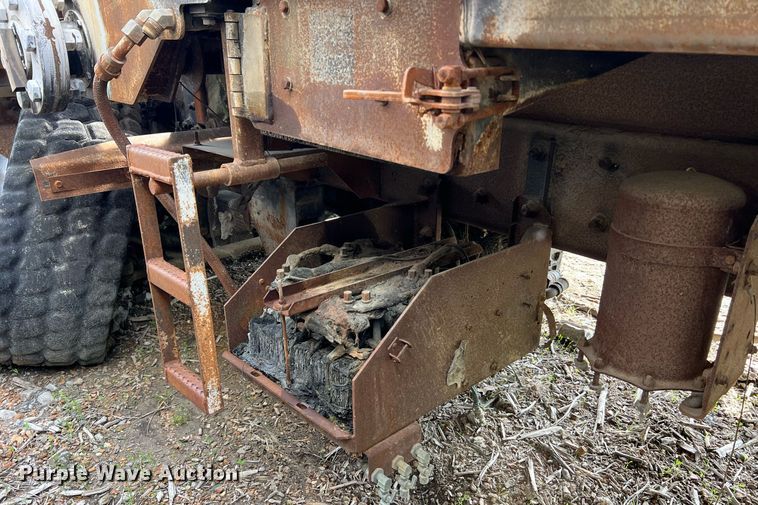 image for item II9042 Crane Carrier Low Entry  refuse truck