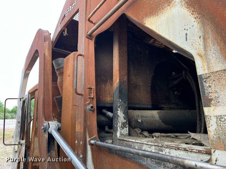 image for item II9042 Crane Carrier Low Entry  refuse truck