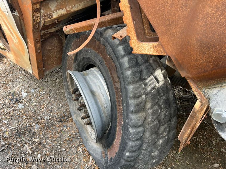 image for item II9042 Crane Carrier Low Entry  refuse truck