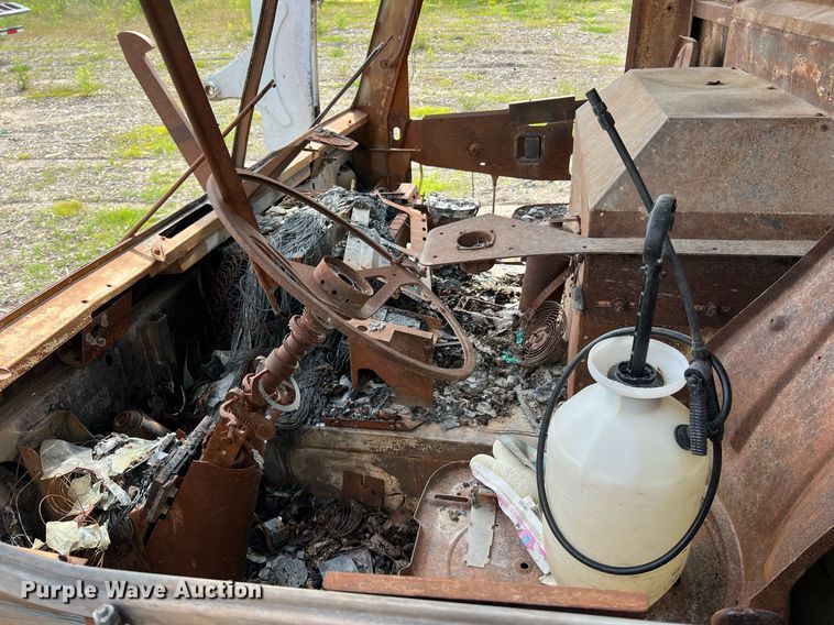 image for item II9042 Crane Carrier Low Entry  refuse truck