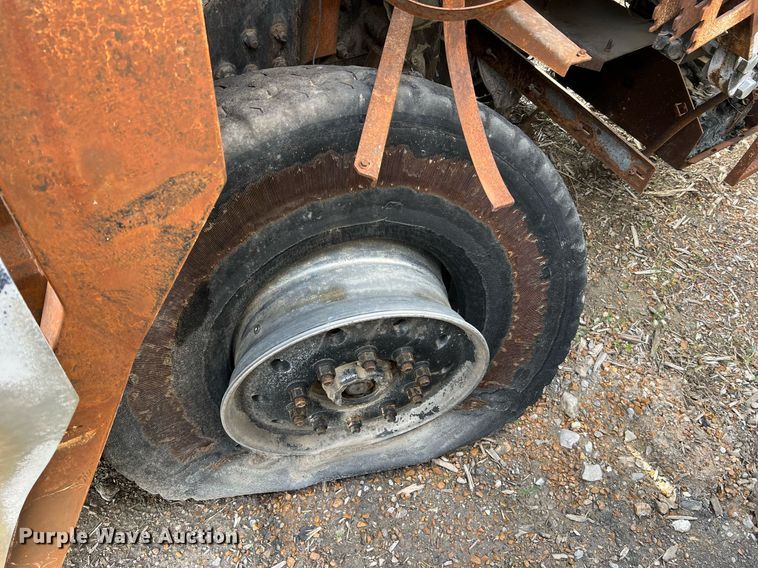 image for item II9042 Crane Carrier Low Entry  refuse truck