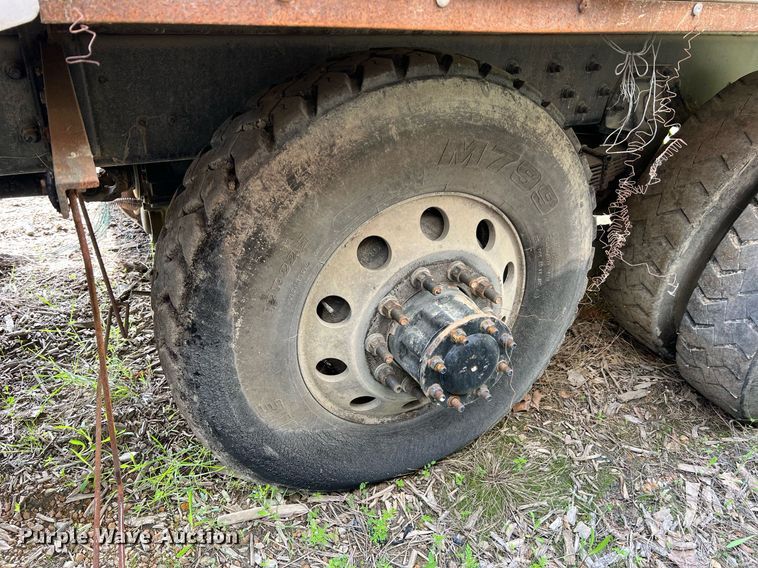 image for item II9042 Crane Carrier Low Entry  refuse truck