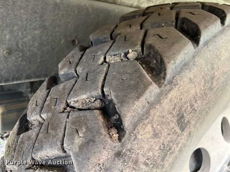 image for item II9042 Crane Carrier Low Entry  refuse truck