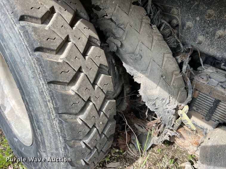 image for item II9042 Crane Carrier Low Entry  refuse truck