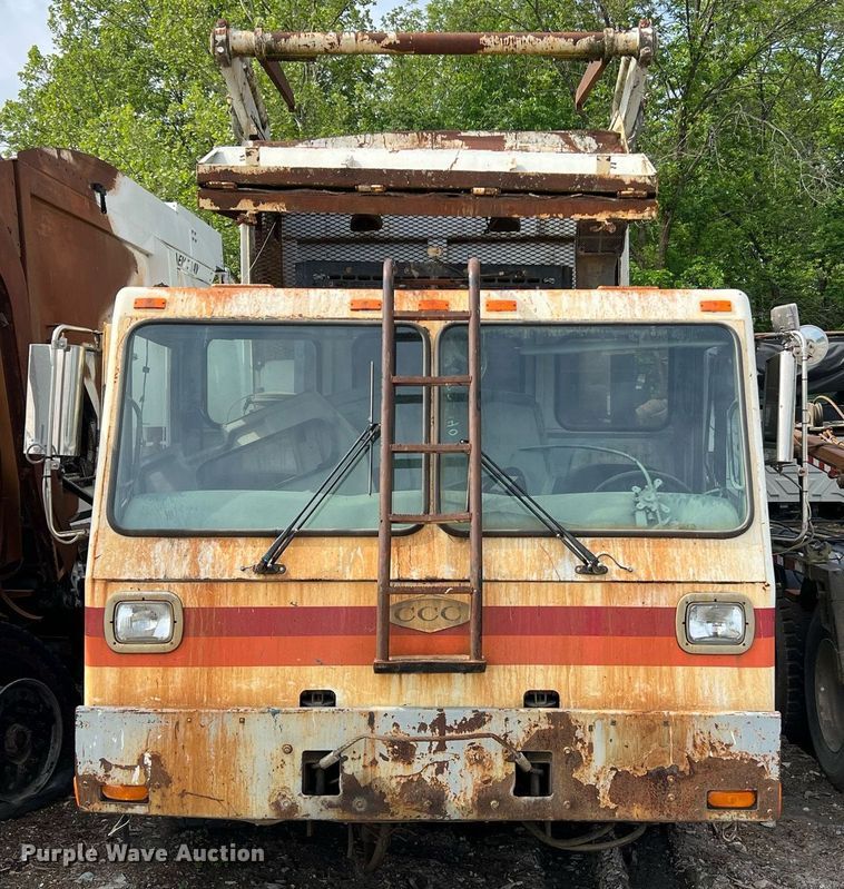 image for item II9043 2008 Crane Carrier Low Entry  refuse truck