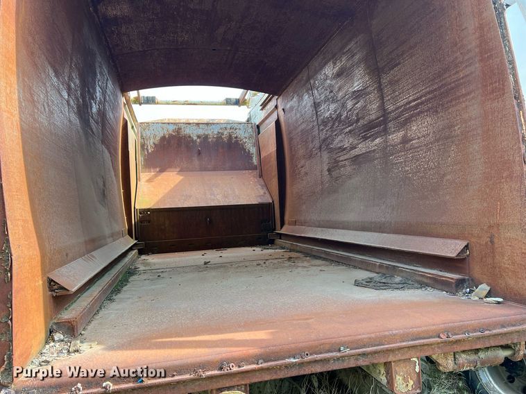 image for item II9043 2008 Crane Carrier Low Entry  refuse truck