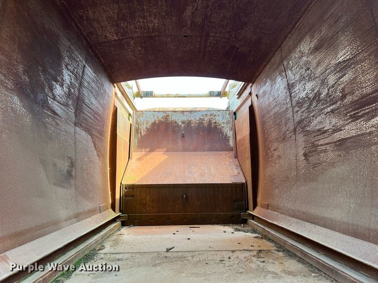 image for item II9043 2008 Crane Carrier Low Entry  refuse truck