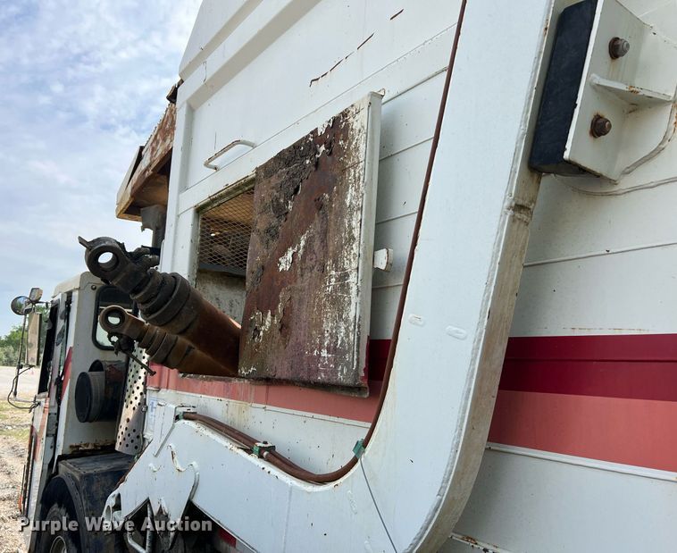 image for item II9043 2008 Crane Carrier Low Entry  refuse truck