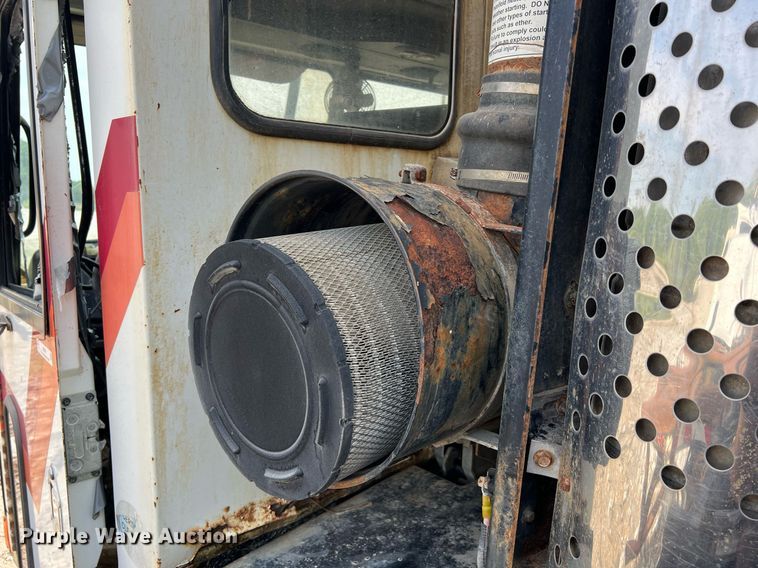 image for item II9043 2008 Crane Carrier Low Entry  refuse truck