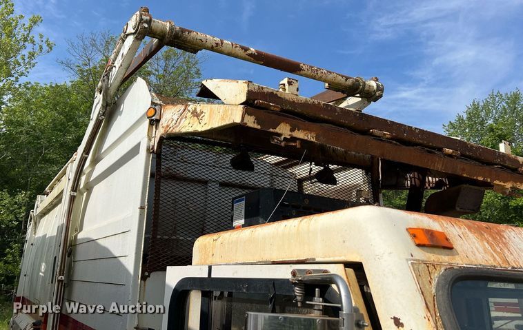 image for item II9043 2008 Crane Carrier Low Entry  refuse truck