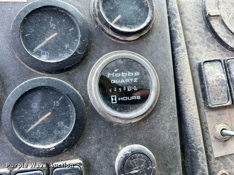 image for item II9043 2008 Crane Carrier Low Entry  refuse truck