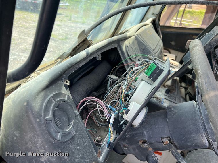 image for item II9043 2008 Crane Carrier Low Entry  refuse truck