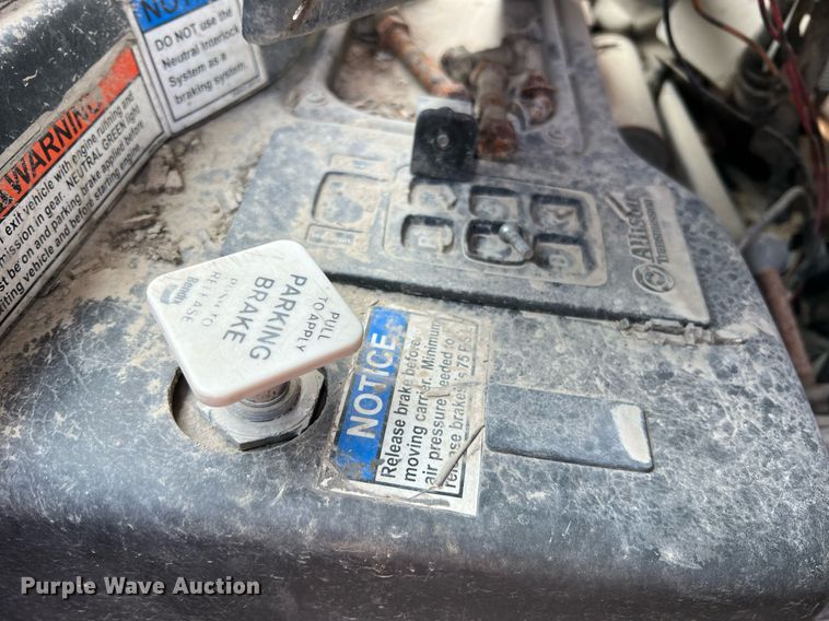 image for item II9043 2008 Crane Carrier Low Entry  refuse truck