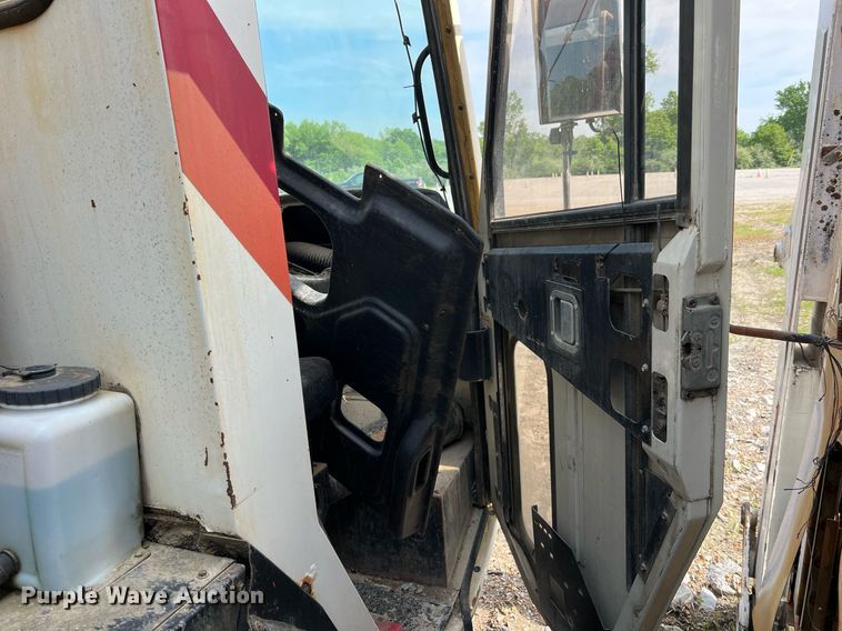 image for item II9043 2008 Crane Carrier Low Entry  refuse truck