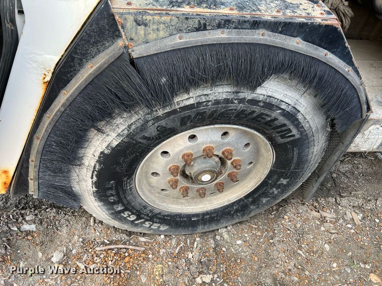 image for item II9043 2008 Crane Carrier Low Entry  refuse truck