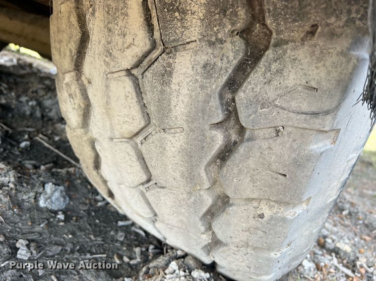 image for item II9043 2008 Crane Carrier Low Entry  refuse truck