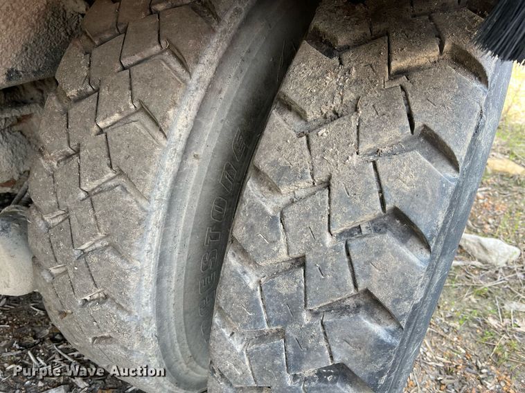 image for item II9043 2008 Crane Carrier Low Entry  refuse truck