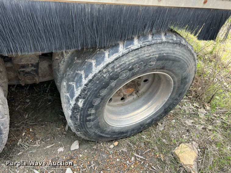 image for item II9043 2008 Crane Carrier Low Entry  refuse truck