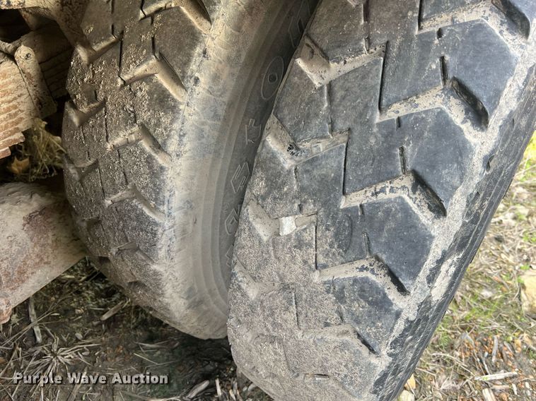 image for item II9043 2008 Crane Carrier Low Entry  refuse truck