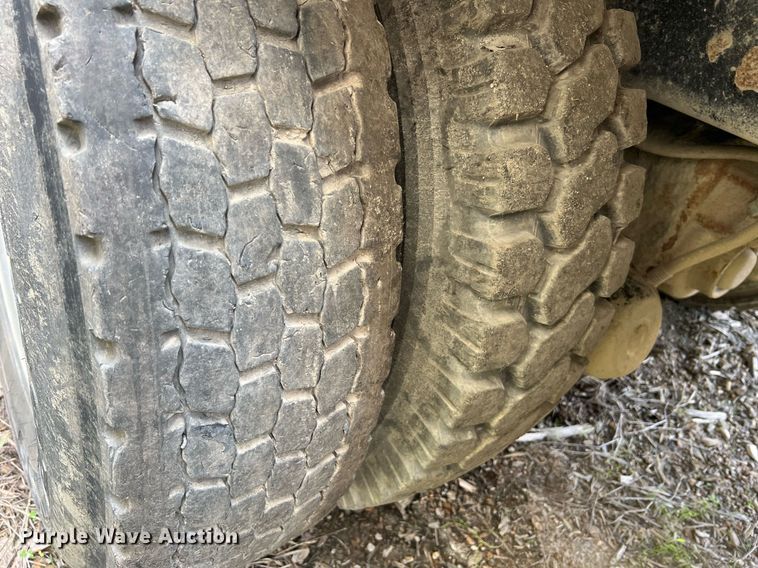 image for item II9043 2008 Crane Carrier Low Entry  refuse truck