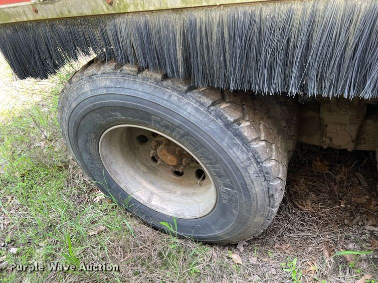 image for item II9043 2008 Crane Carrier Low Entry  refuse truck