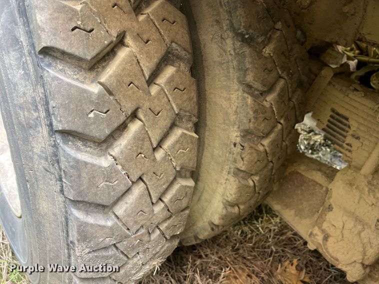 image for item II9043 2008 Crane Carrier Low Entry  refuse truck