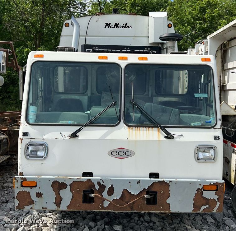 image for item II9046 2003 Crane Carrier Low Entry  refuse truck