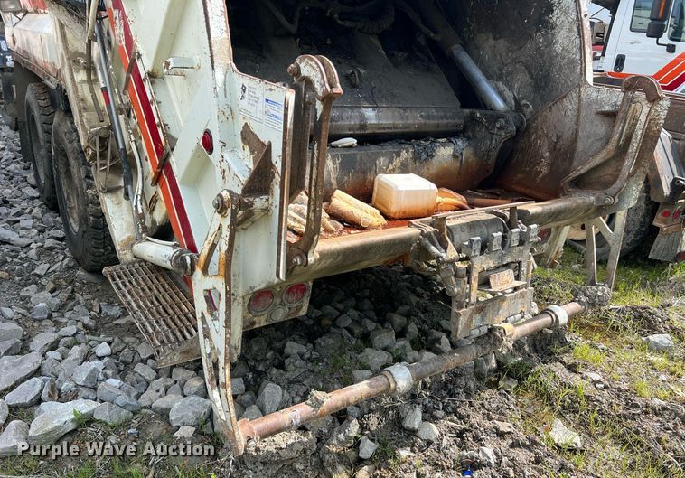 image for item II9046 2003 Crane Carrier Low Entry  refuse truck