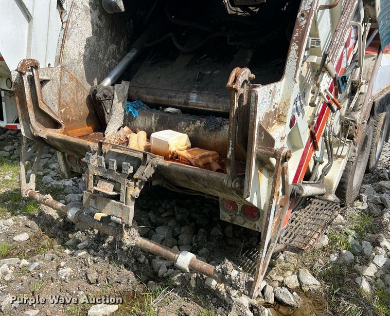 image for item II9046 2003 Crane Carrier Low Entry  refuse truck