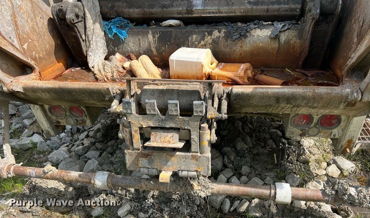 image for item II9046 2003 Crane Carrier Low Entry  refuse truck