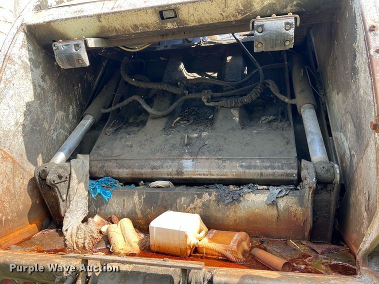 image for item II9046 2003 Crane Carrier Low Entry  refuse truck