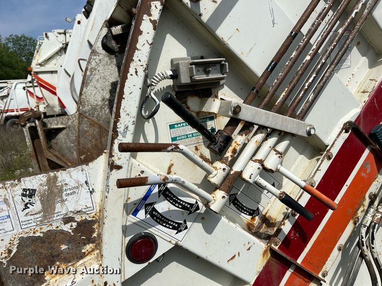 image for item II9046 2003 Crane Carrier Low Entry  refuse truck