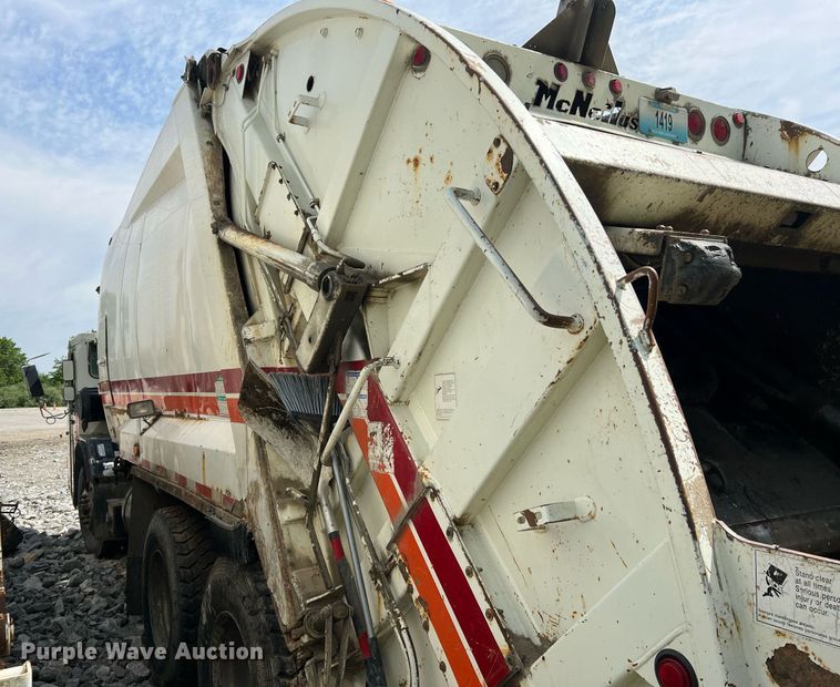 image for item II9046 2003 Crane Carrier Low Entry  refuse truck