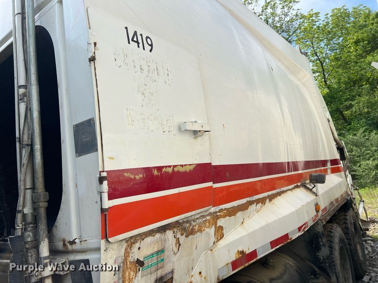 image for item II9046 2003 Crane Carrier Low Entry  refuse truck