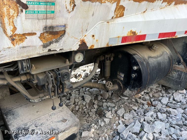 image for item II9046 2003 Crane Carrier Low Entry  refuse truck