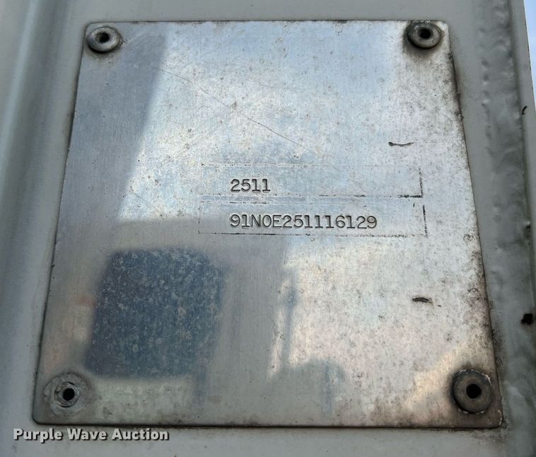 image for item II9046 2003 Crane Carrier Low Entry  refuse truck