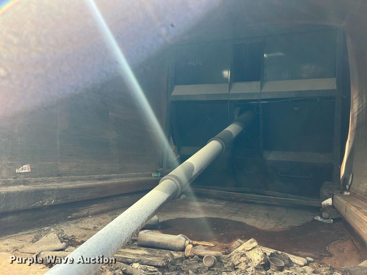 image for item II9046 2003 Crane Carrier Low Entry  refuse truck