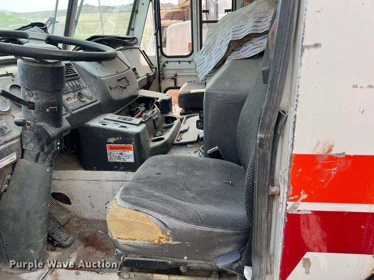 image for item II9046 2003 Crane Carrier Low Entry  refuse truck