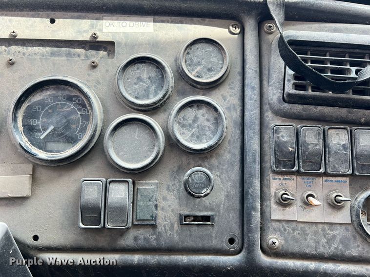 image for item II9046 2003 Crane Carrier Low Entry  refuse truck