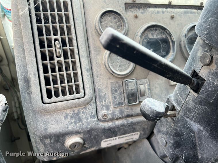 image for item II9046 2003 Crane Carrier Low Entry  refuse truck