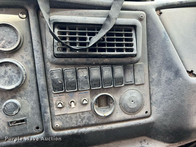 image for item II9046 2003 Crane Carrier Low Entry  refuse truck