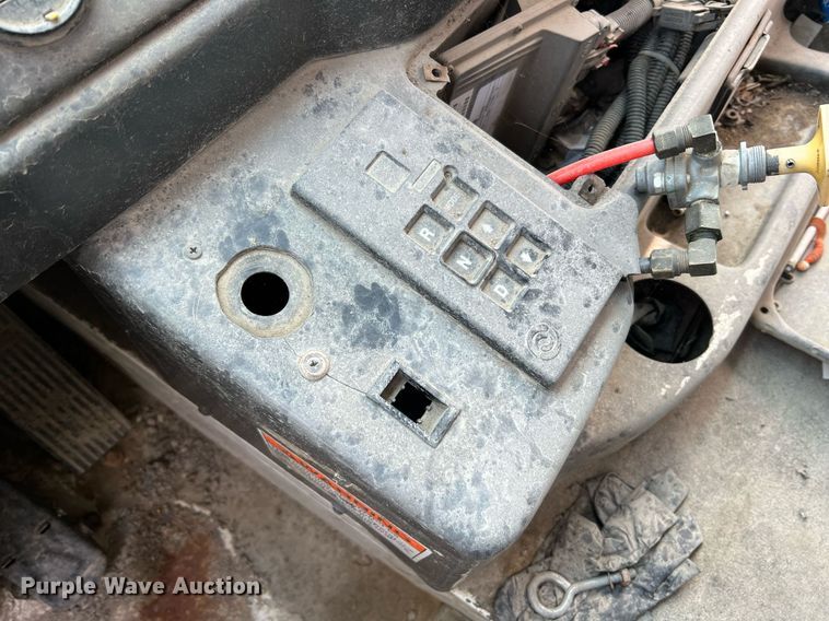 image for item II9046 2003 Crane Carrier Low Entry  refuse truck